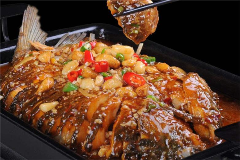 大脸猫爱吃鱼烧烤